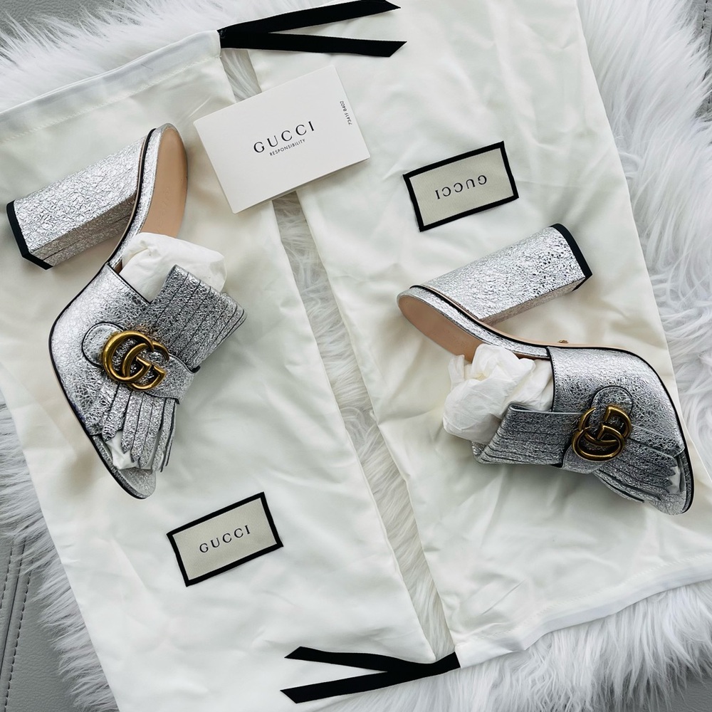 New! Gucci GG Marmont
Fringed Metallic Leather
Mules Sandals
SILVER Size 38 - Picture 5 of 16